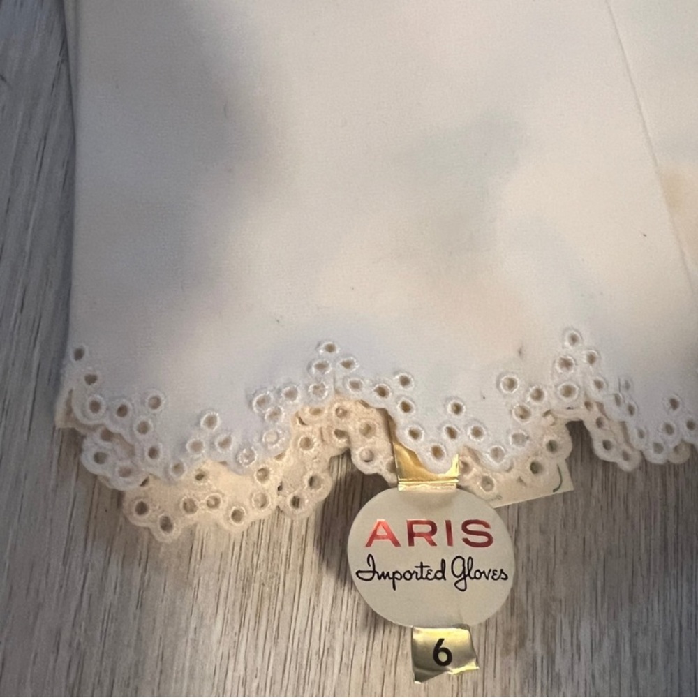 Vintage NWT Aris Cream Gloves - Picture 2 of 5